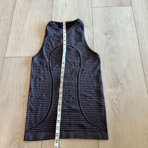 Lululemon Run: Swiftly Tech Tank size 2 - Picture 2 of 6